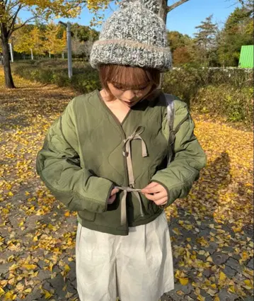 리본 포함 퀼팅 숏 블루종