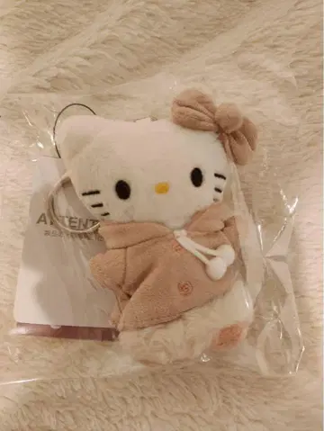 LOWRYS FARM HELLO KITTY 토이 키링 콜라보