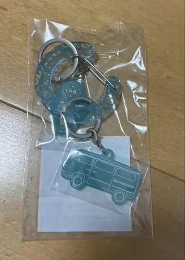 코무돗토 논프리 아크릴 카라비너 참