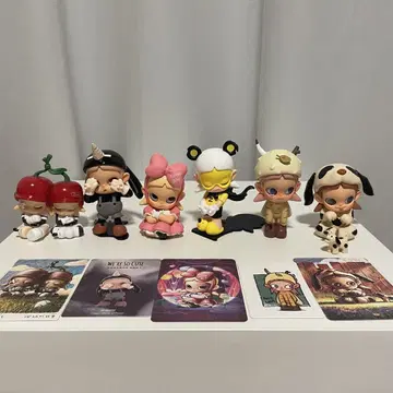 캐릭터 피규어 세트 6체와 카드
