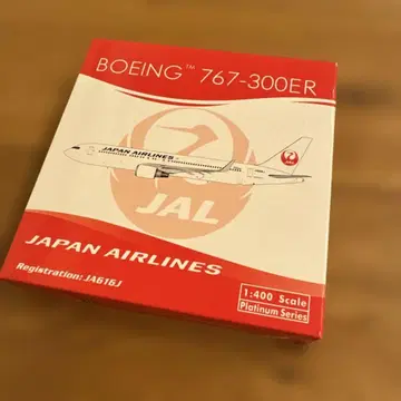 Japan Airlines Boeing 767-300ER 1:400