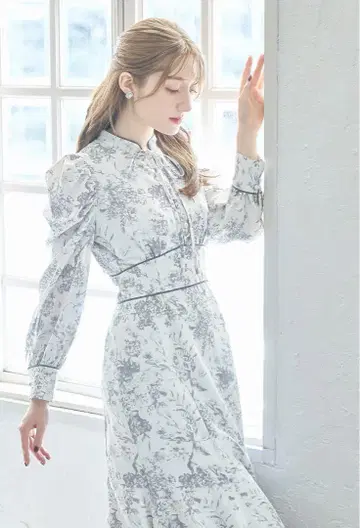 tocco closet 클래시컬 플라워 프린트 머메이드 원피스