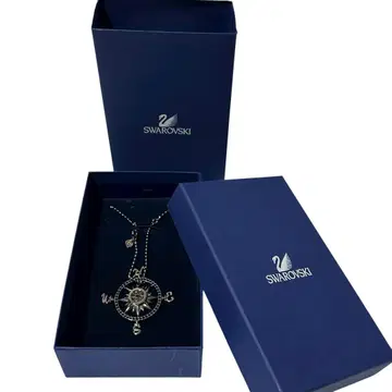 [ 새상품급 ] DISNEY x SWAROVSKI 목걸이 파이리츠 나침반