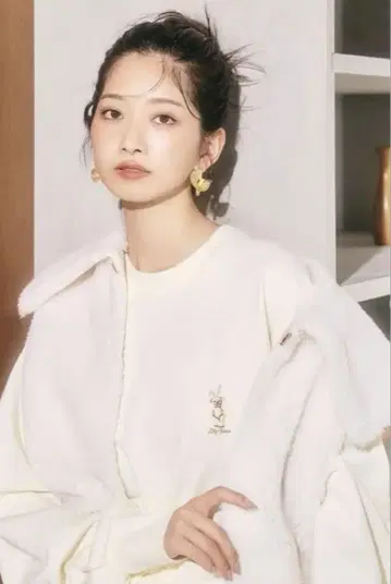 릴리 브라운 Lily Bear 릴리 베어 자수 맨투맨