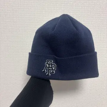 Aape 네이비 니트 모자