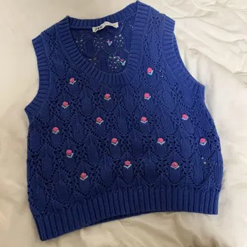 ZARA 파랑 니트 베스트 S 사이즈 꽃무늬 자수