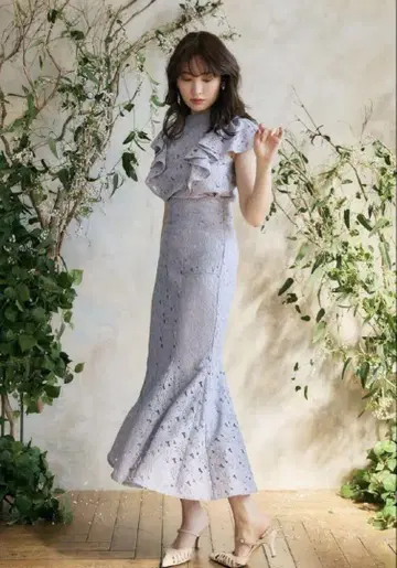 Her lip to Floral Lace Mermaid skirt