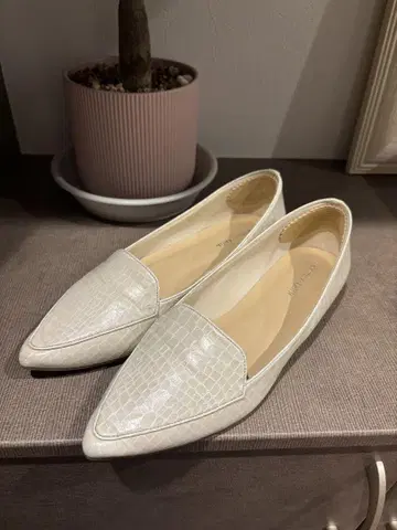 화이트 플랫슈즈