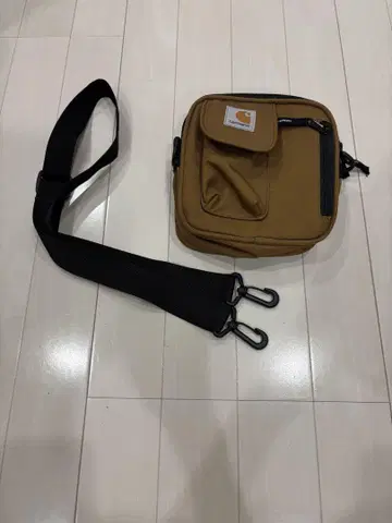 Carhartt 컴팩트 숄더백 브라운