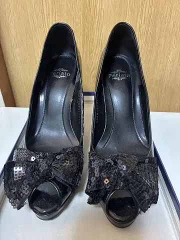블랙 스팽글 장식 오픈토 하이힐