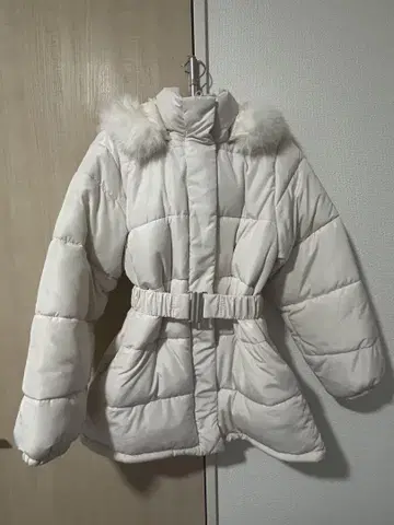 화이트 퍼 다운 자켓