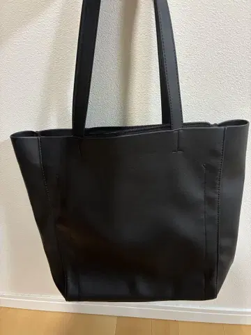 블랙 토트백 합성 피혁