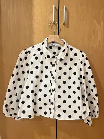 ZARA 도트 무늬 반팔 셔츠 화이트 블랙