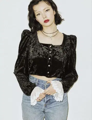 jouetie 스퀘어 넥 벨로아 블라우스 블랙