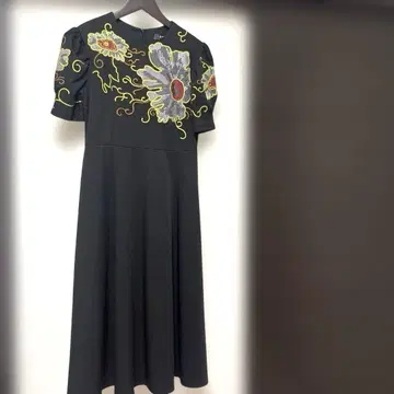 자수 디자인 퍼프 슬리브 반팔 종아리 기장 원피스 블랙 파티 드레스