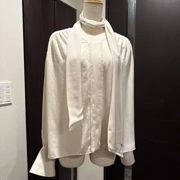 아뉴앙스 anuans 화이트 긴팔 셔츠 스카프 포함