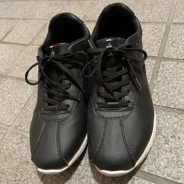 블랙 레이스업 스니커즈