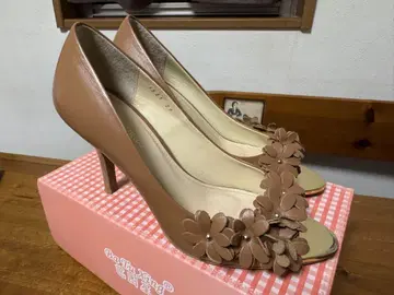 꽃 장식 베이지 오픈토 하이힐