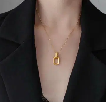 미사용 새상품 골드 액세서리 화려함 반짝임 코디하기 쉬움 깔끔함