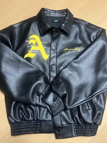 가죽 바시티 자켓 A.I.G.K.