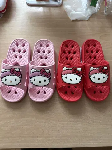 [한국 한정판] 한국 다이소 헬로키티 샌들 2켤레 세트 26cm