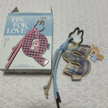 THE MONSTERS Pin For Love 알파벳 펜던트 S