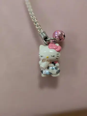 지역 한정 키티 허르산 한정 목장 버전