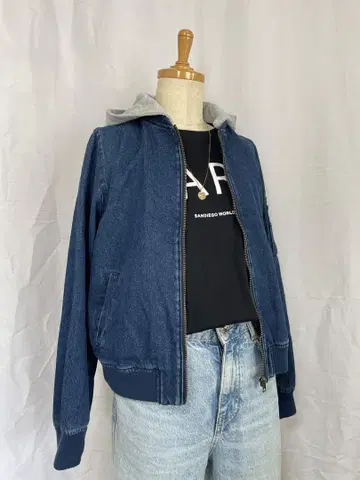 후드 부착 다크 블루 데님 자켓