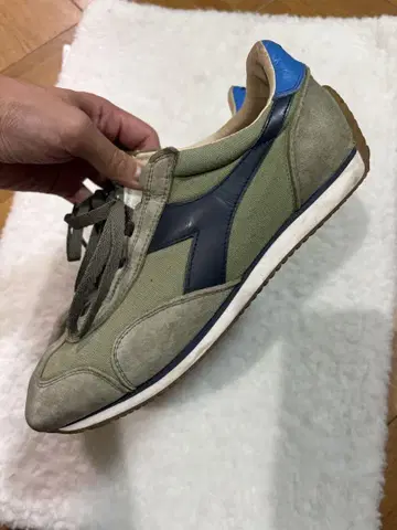 디아도라 diadora 1975 모델 스웨이드 스니커즈 올리브 그린