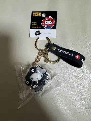 오사카 만박 산리오 블랙 미야쿠미야쿠 변신 키링 키티
