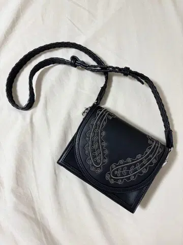 moussy 페이즐리 자수 미니 숄더백