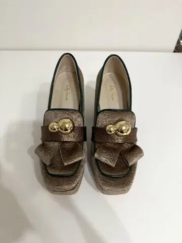 릴리 브라운 통굽 로퍼 베이지 L 사이즈