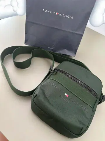 [ 새상품급 ] TOMMY HILFIGER 숄더백 그린