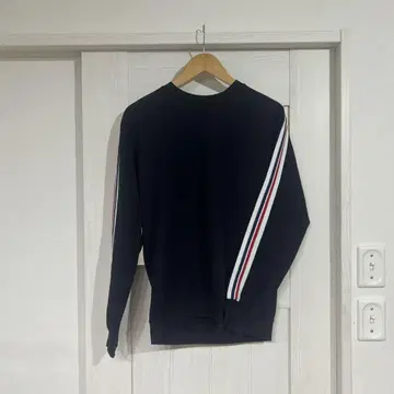 ZARA 네이비 크루넥 맨투맨
