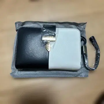 이단 접이식 지갑 대용량 컴팩트 블랙 화이트