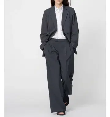 유니클로C 감동 턱 와이드 팬츠