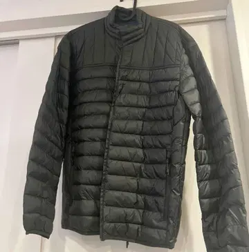GAP 블랙 다운 자켓 M 사이즈