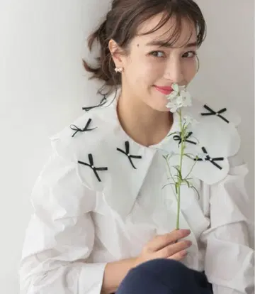 Donoban 스캘럽 칼라 블라우스