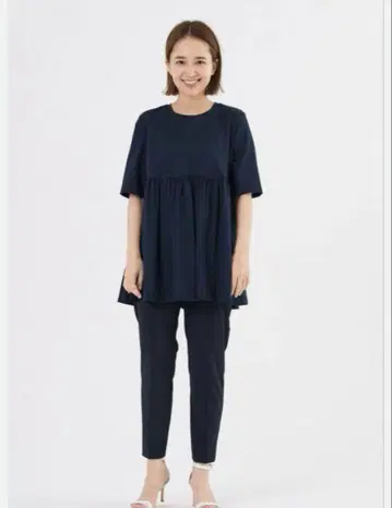 yori 플레어 개더 티셔츠 블랙