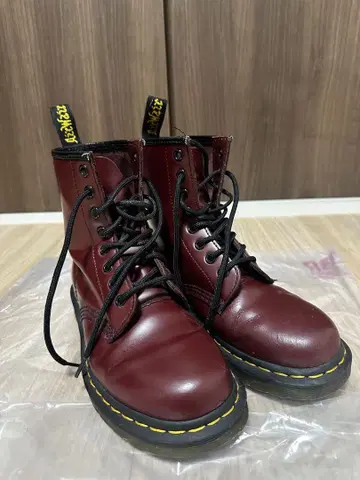버건디 가죽 하이컷 부츠