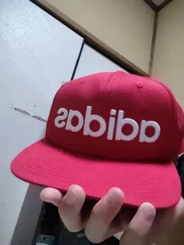 adidas 레드 캡 스트랩백