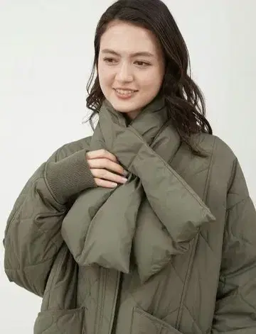 [ 미사용 ] Mila Owen 프렌치 다운 패디드 머플러