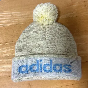adidas 폼폼 포함 니트 모자