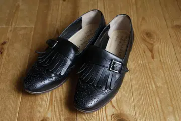 MARGARET HOWELL 블랙 로퍼 프린지 부착 22cm