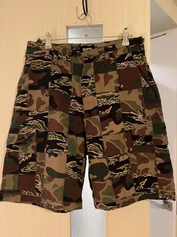 XLARGE 카모플라쥬 하프 팬츠