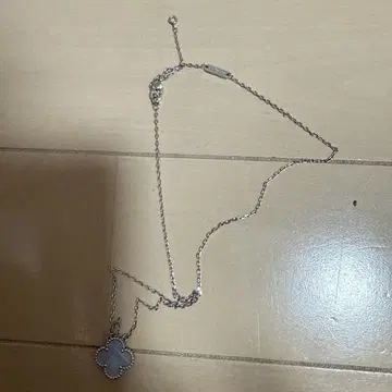 칼세도니 클로버 펜던트 목걸이