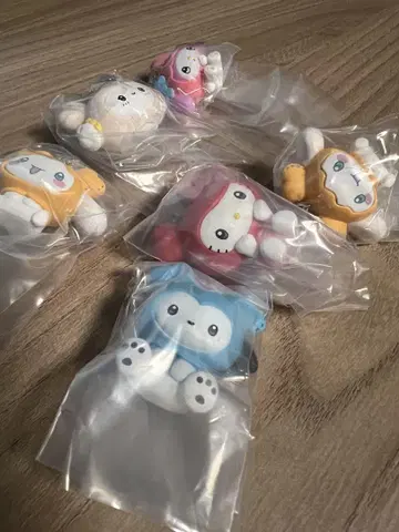 TWICE LOVELYS x SANRIO CHARACTERS 키링
