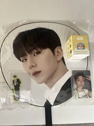 MONSTA X MD 참 & 부채 & 스티커 2장 & 포카 기현 ver