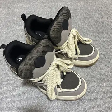 ZARA 스니커즈