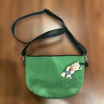 파밀리아 x 비오는날 그린 숄더백 곰 포함